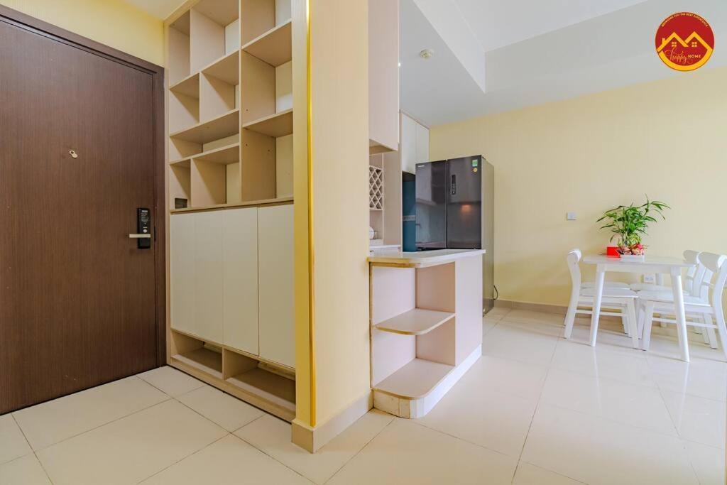 Appartement 2br Near Tan Son Nhat Airport - Luxury *